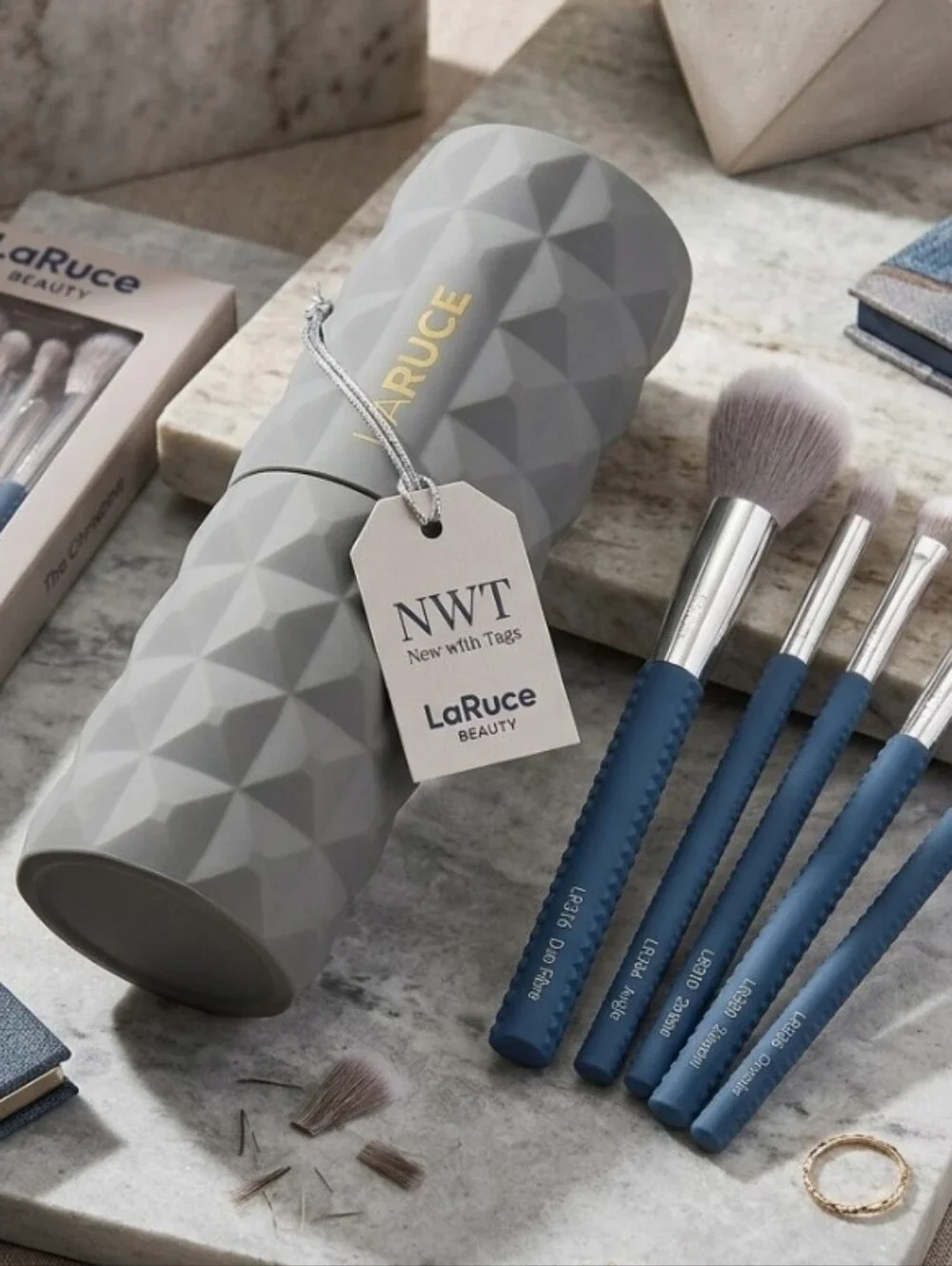 NWT LaRuce Beauty The Christine 5-Piece Makeup Brush Set & Grey Holder Case